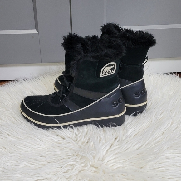 Sorel Black Winter Boots with Fur Lining - Picture 6 of 11